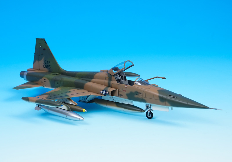 Wolfpack 1/72 RF-5A Freedom Fighter 'RoKAF' Plastic Military Scale Model Kit F-5 